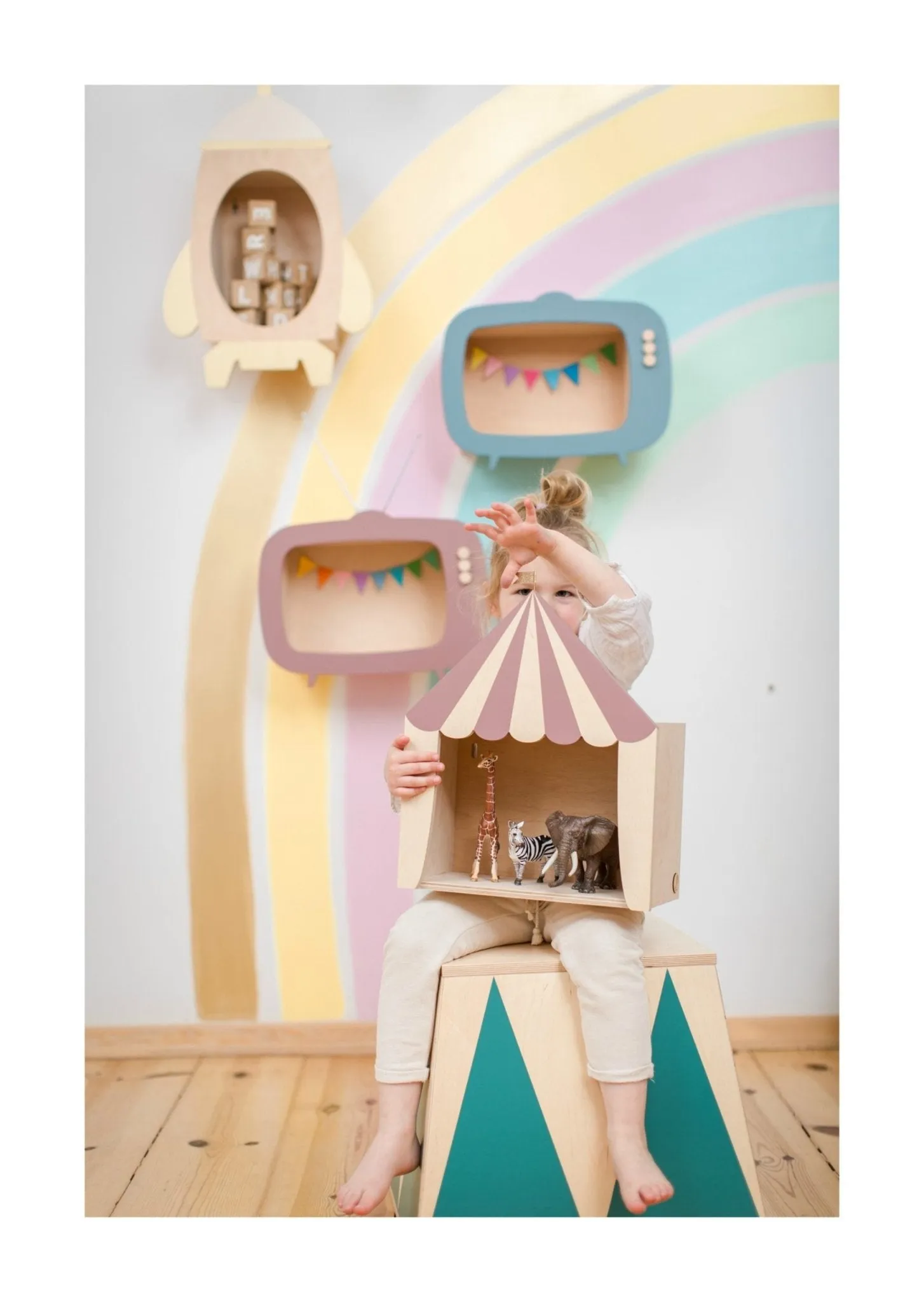 Circus Shelf "The Big Top" | Dusty Rose by Up! Warsaw